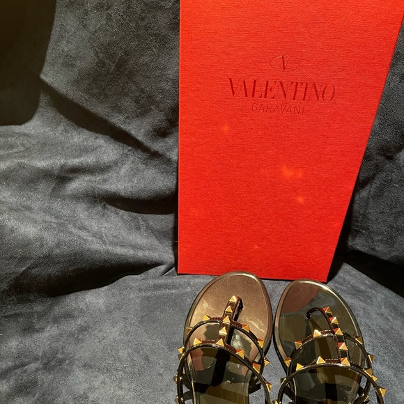 ❣️❣️❣️SOLD❣️❣️❣️AUTHENTIC Valentino Garavani rockstud jelly/sandal - Picture 5 of 5